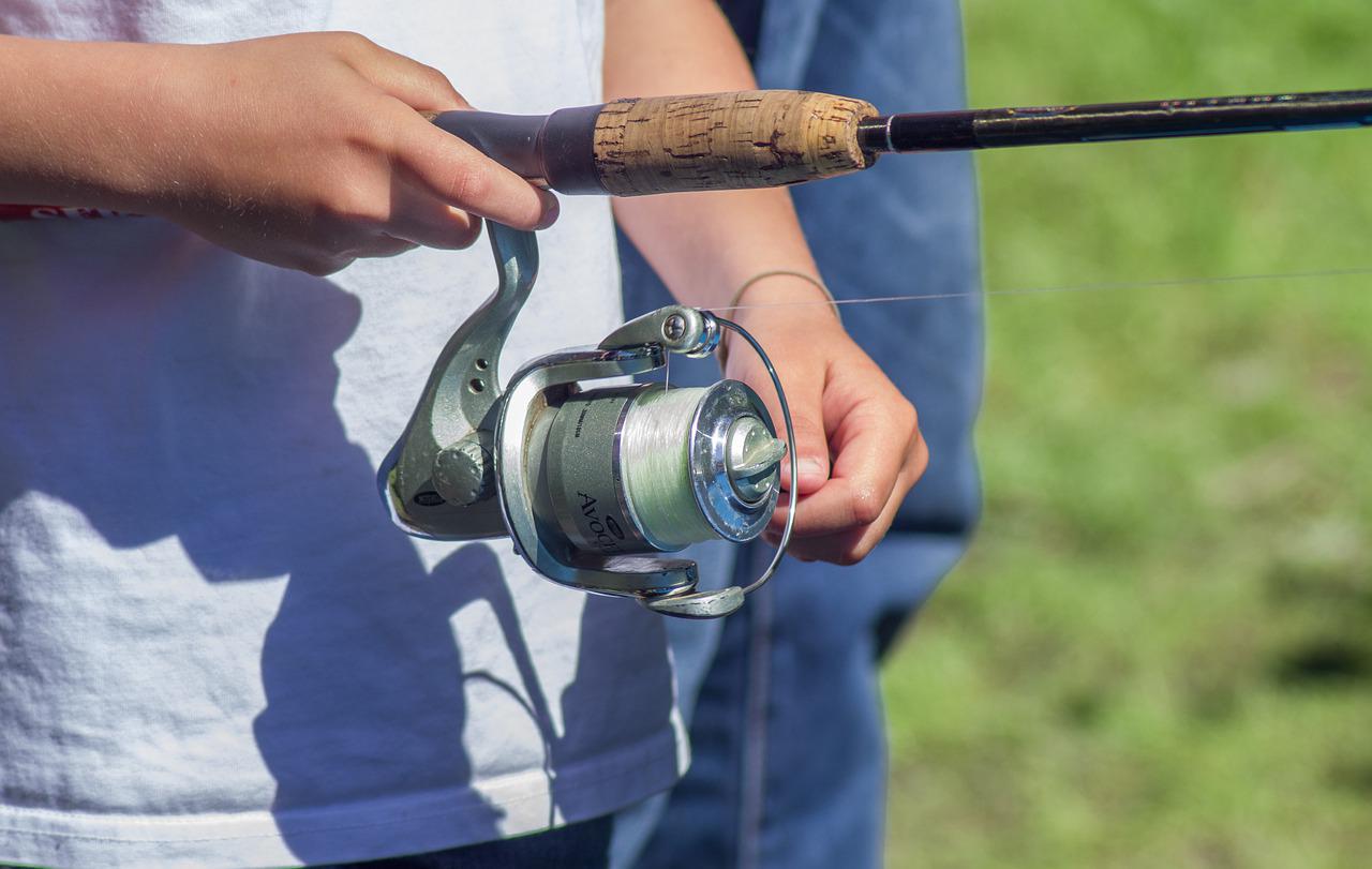 Fisherman Fishing Rod Reel Hobbies - jackmac34 / Pixabay