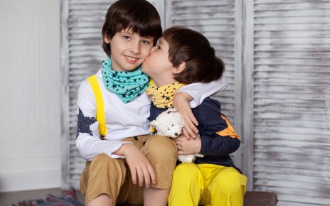 Kids Kiss Brothers Childhood Baby  - Victoria_Art / Pixabay